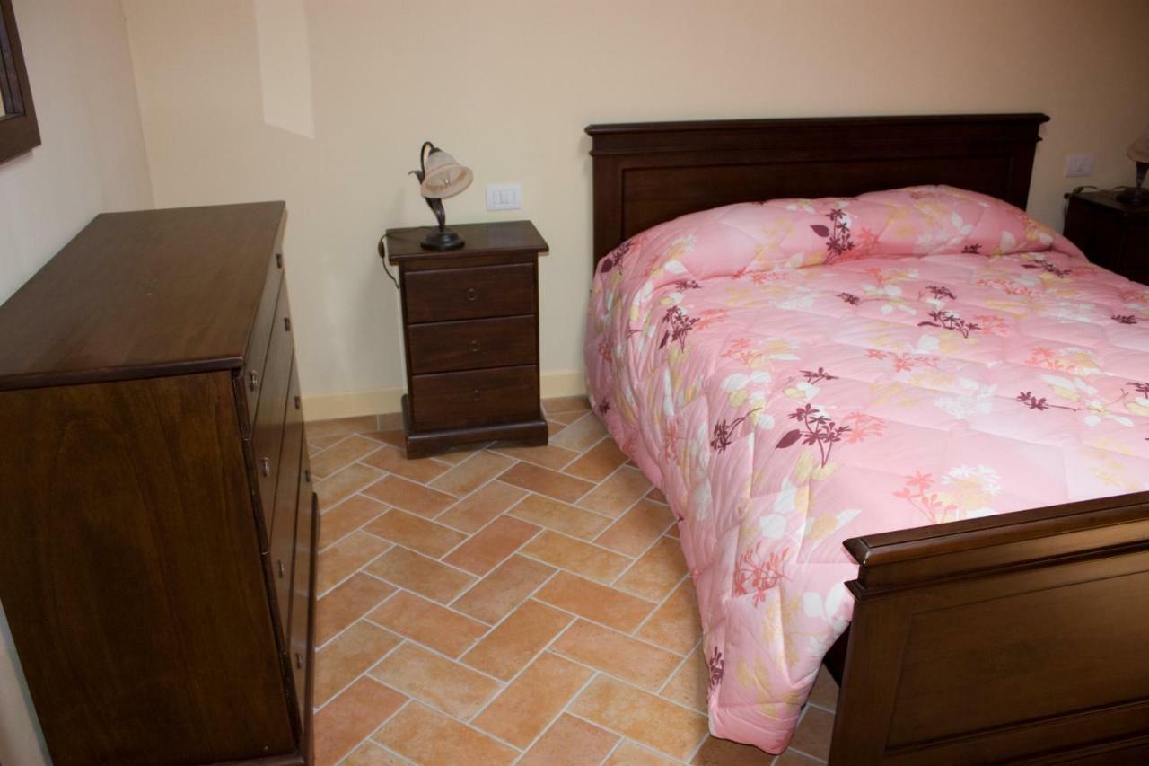 Aparthotel Borgo Di Gramugnana Usigliano Exterior foto